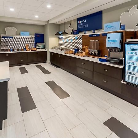 Holiday Inn Express & Suites - Milwaukee West Allis By Ihg Exterior foto
