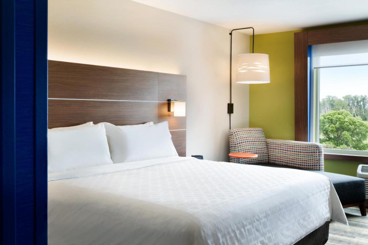 Holiday Inn Express & Suites - Milwaukee West Allis By Ihg Exterior foto