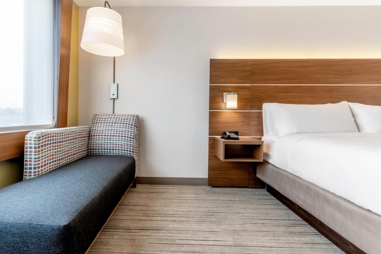 Holiday Inn Express & Suites - Milwaukee West Allis By Ihg Exterior foto