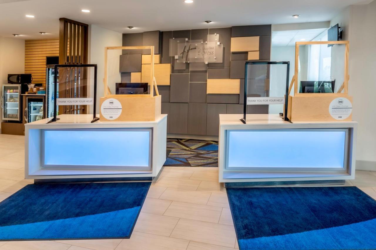 Holiday Inn Express & Suites - Milwaukee West Allis By Ihg Exterior foto