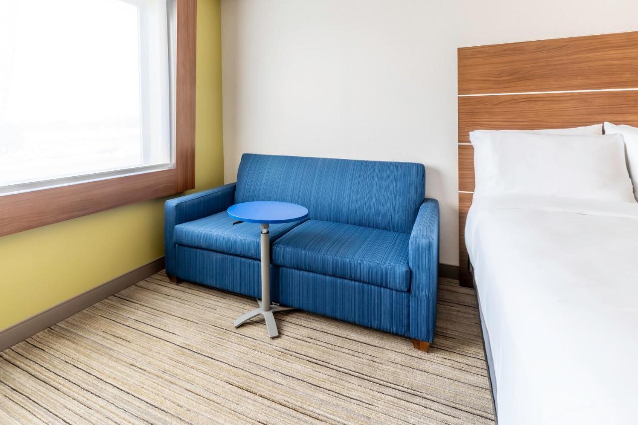Holiday Inn Express & Suites - Milwaukee West Allis By Ihg Exterior foto