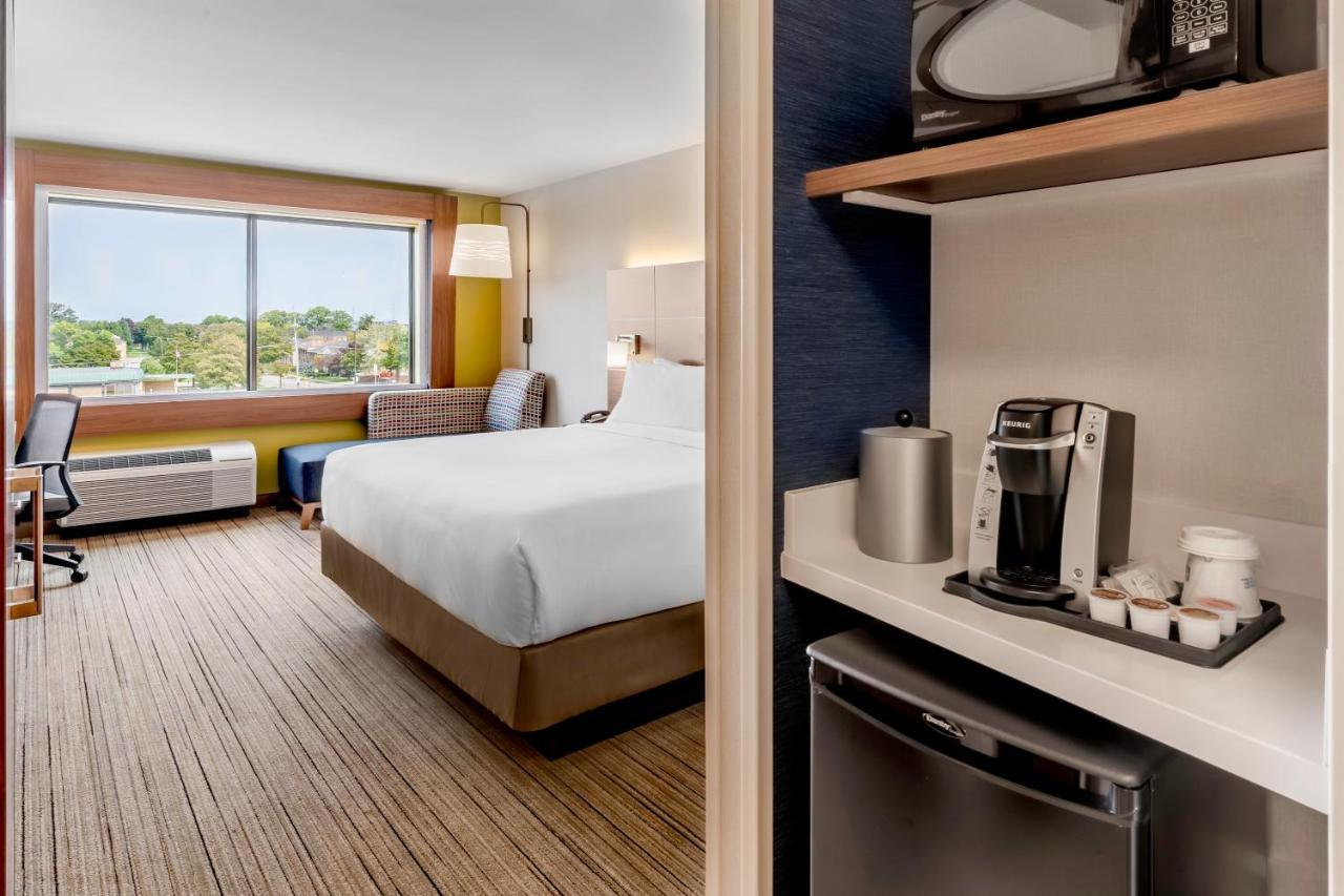Holiday Inn Express & Suites - Milwaukee West Allis By Ihg Exterior foto