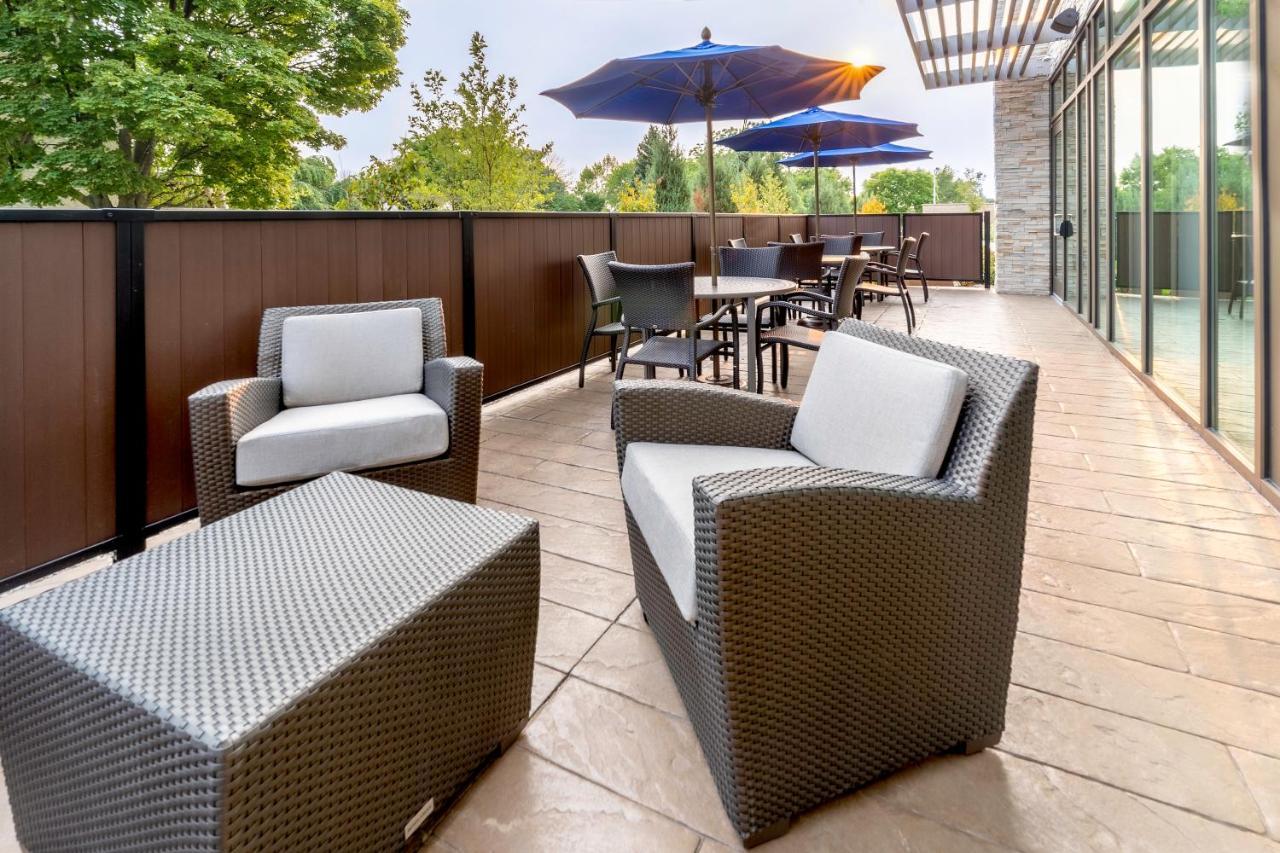 Holiday Inn Express & Suites - Milwaukee West Allis By Ihg Exterior foto