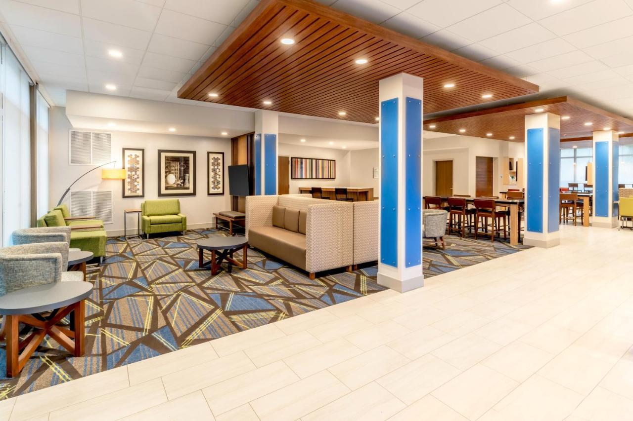 Holiday Inn Express & Suites - Milwaukee West Allis By Ihg Exterior foto