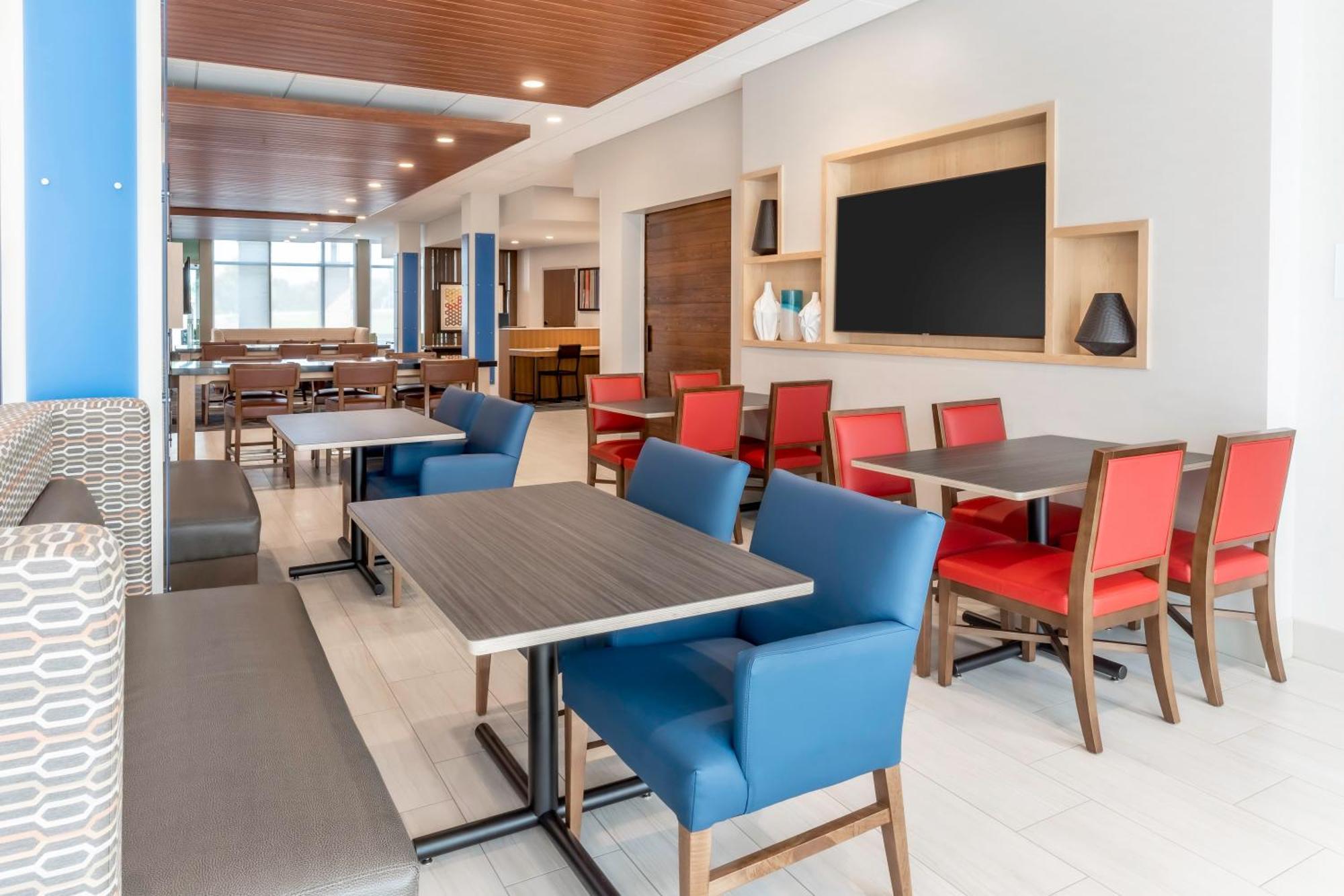 Holiday Inn Express & Suites - Milwaukee West Allis By Ihg Exterior foto