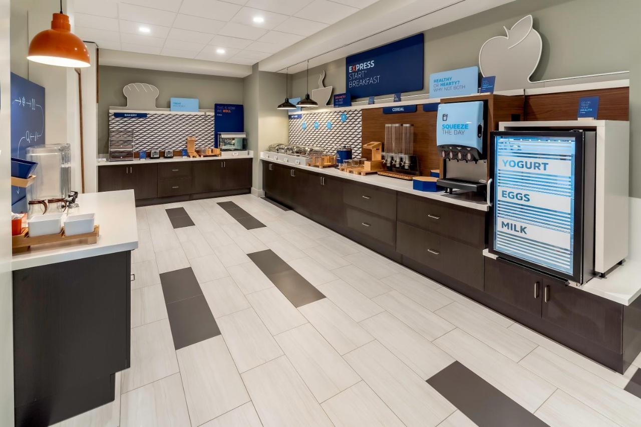 Holiday Inn Express & Suites - Milwaukee West Allis By Ihg Exterior foto