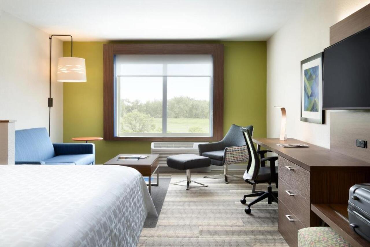 Holiday Inn Express & Suites - Milwaukee West Allis By Ihg Exterior foto